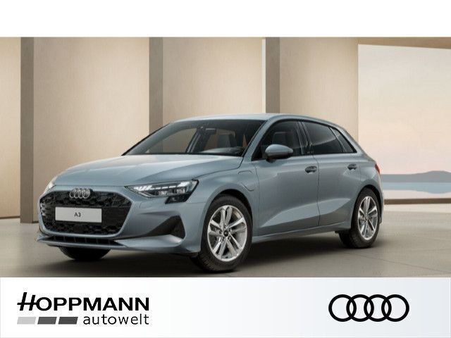 Grau Neu 2025 Audi A3 Sportback e-tron Advanced Plus Limousine | 46.990 € (Teuer) - Bild 1/4