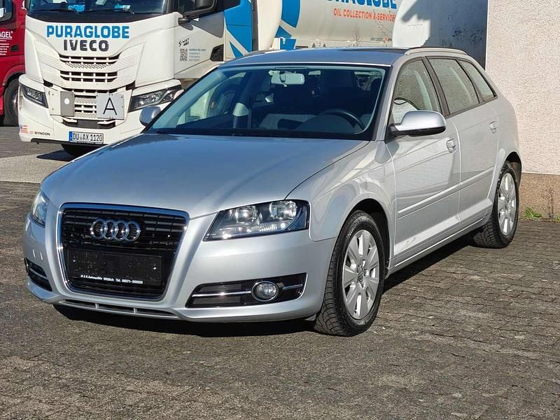 Gebraucht Audi A3 Attraction 105 PS (77 kW) 2011 Eissilber metallic Kleinwagen