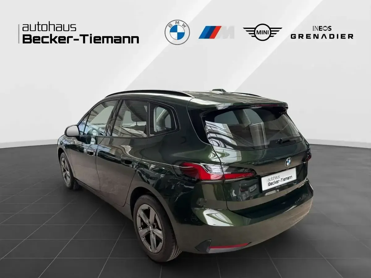 Gebraucht BMW 220 Active Tourer Luxury Line 156 PS (114 kW) 2025 Grün Van / Kleinbus