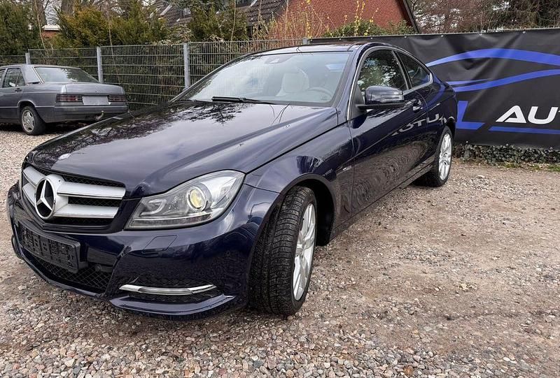 Gebraucht Mercedes C180 156 PS (114 kW) 2012 Blau Coupé