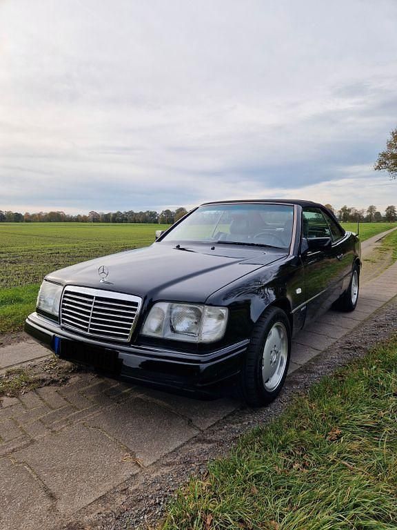 Schwarz Gebraucht 1994 Mercedes E220 Sportline Cabrio | 22.500 € - Bild 1/4