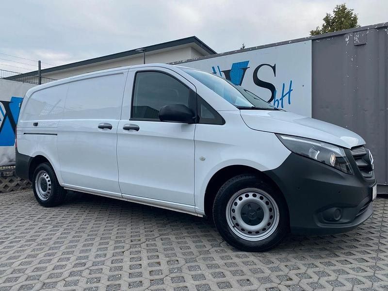 Arktikweiss Gebraucht 2024 Mercedes Vito Van / Kleinbus | 28.490 € (Superpreis) - Bild 1/4