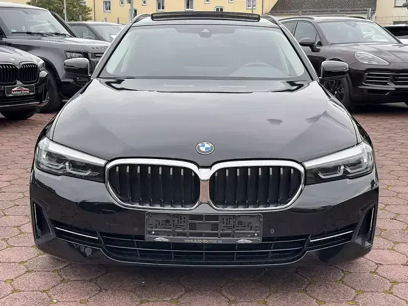 Gebraucht BMW 520 Sport Line 190 PS (139 kW) 2021 Schwarz ii/bonnet fluid black Kombi