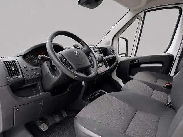 Gebraucht Peugeot Boxer S 140 PS (102 kW) 2021 Weiß Van