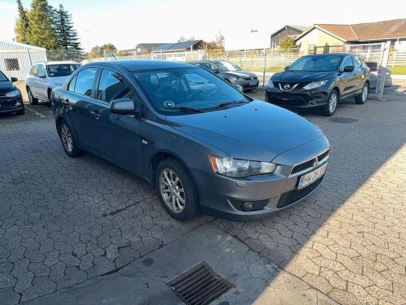 Grau Gebraucht 2012 Mitsubishi Lancer Limousine | 1.575 € (Fairer Preis) - Bild 1/4