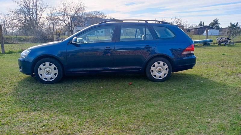 Gebraucht VW Golf VII 105 PS (77 kW) 2013 Blau Kombi