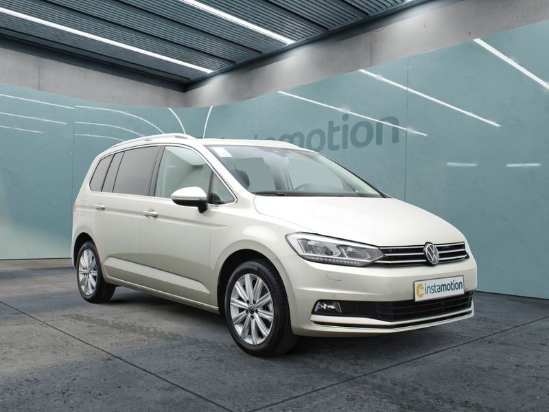 Silber Gebraucht 2024 VW Touran Highline Van / Kleinbus | 37.250 € (Etwas zu teuer) - Bild 1/4