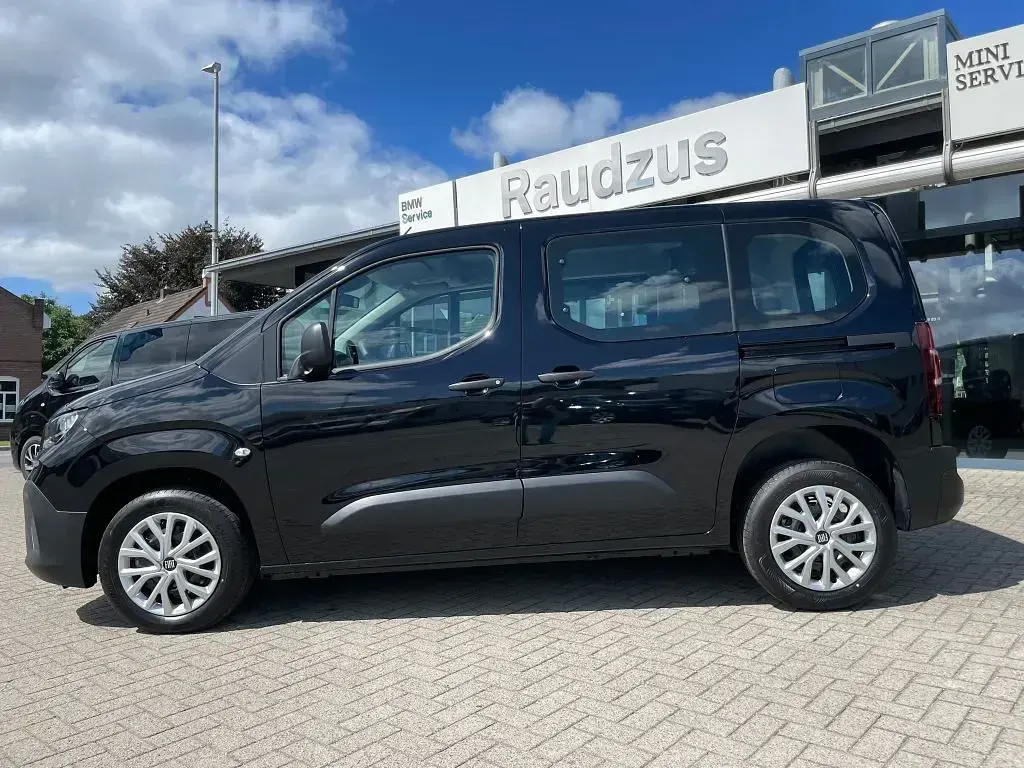 Neu Fiat Doblò 131 PS (96 kW) 2026 Cinema schwarz metallic Van / Kleinbus