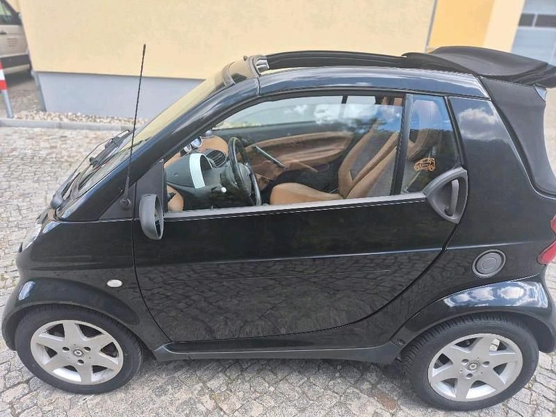 Schwarz Gebraucht 2004 Smart ForTwo Cabrio Cabrio | 2.850 € (Fairer Preis) - Bild 1/4