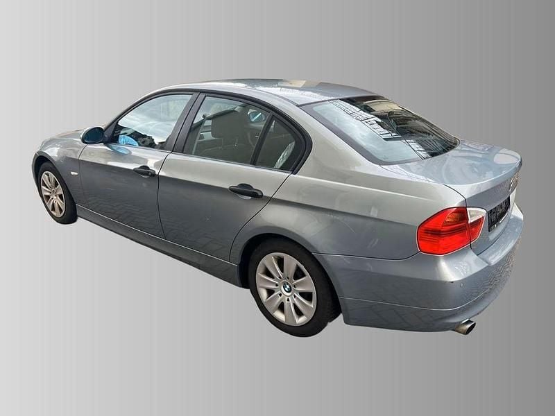 Gebraucht BMW 320 150 PS (110 kW) 2005 Blau Limousine