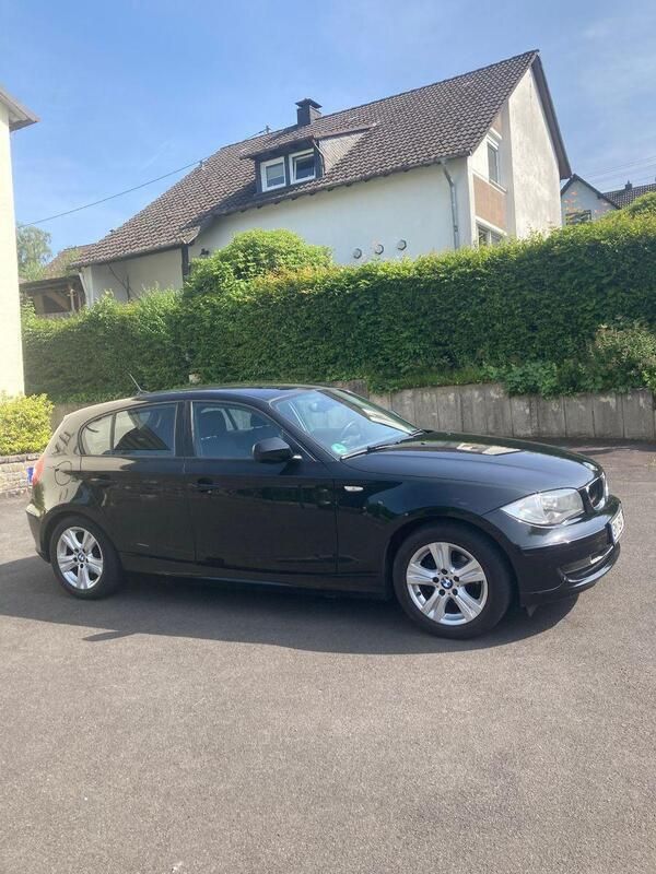 Schwarz Gebraucht 2011 BMW 116 Kleinwagen | 3.800 € (Fairer Preis) - Bild 1/4