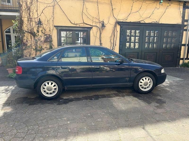 Second-hand Audi A4 90 CP (66 kW) 2000 Albastru Berlinǎ