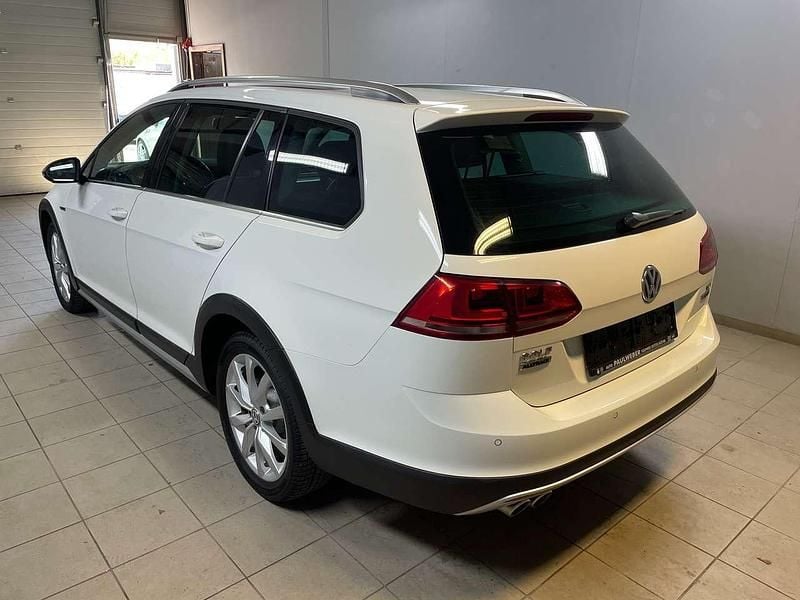Gebraucht VW Golf Alltrack Basis 110 PS (80 kW) 2015 Pure white Kombi
