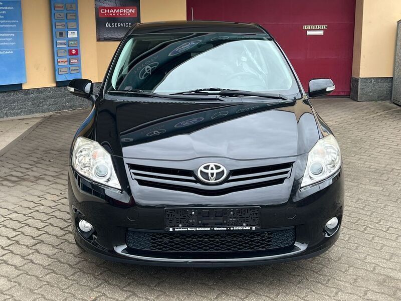 Schwarz Gebraucht 2010 Toyota Auris Life+ Limousine | 4.800 € (Fairer Preis) - Bild 1/4