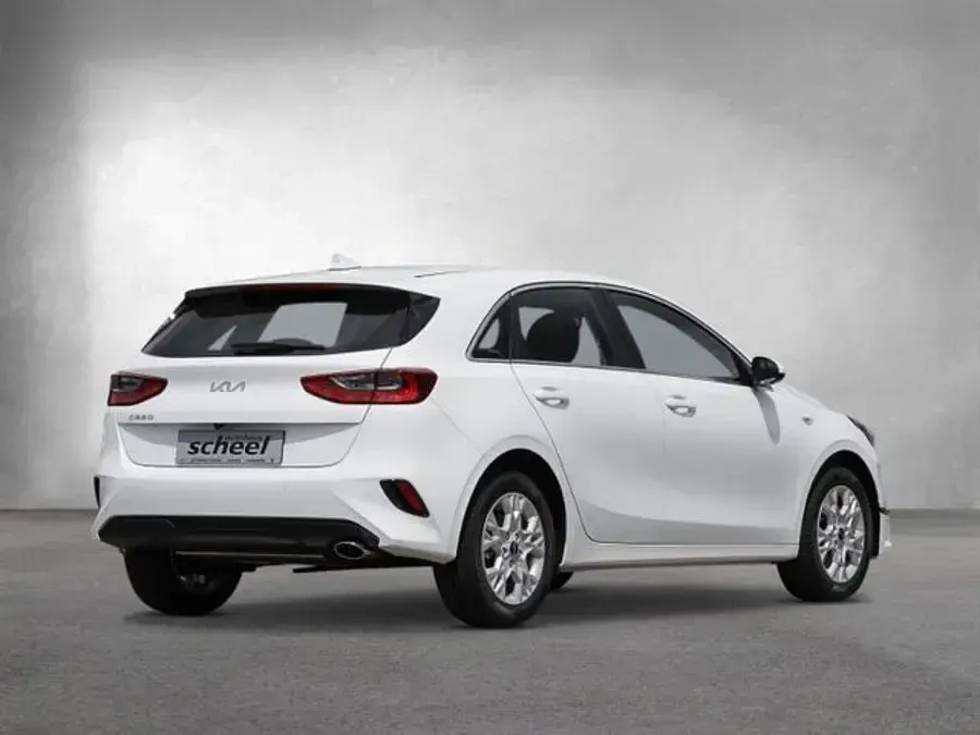 Second-hand Kia Ceed Vision 101 CP (74 kW) 2025 Alb Hatchback