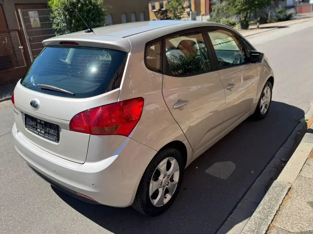 Gebraucht Kia Venga 125 PS (91 kW) 2010 Gold Kleinwagen