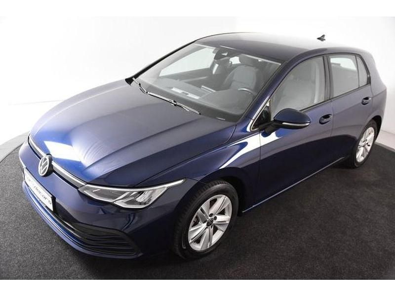 Gebraucht VW Golf VIII Life 150 PS (110 kW) 2021 Blau (metallic) Limousine