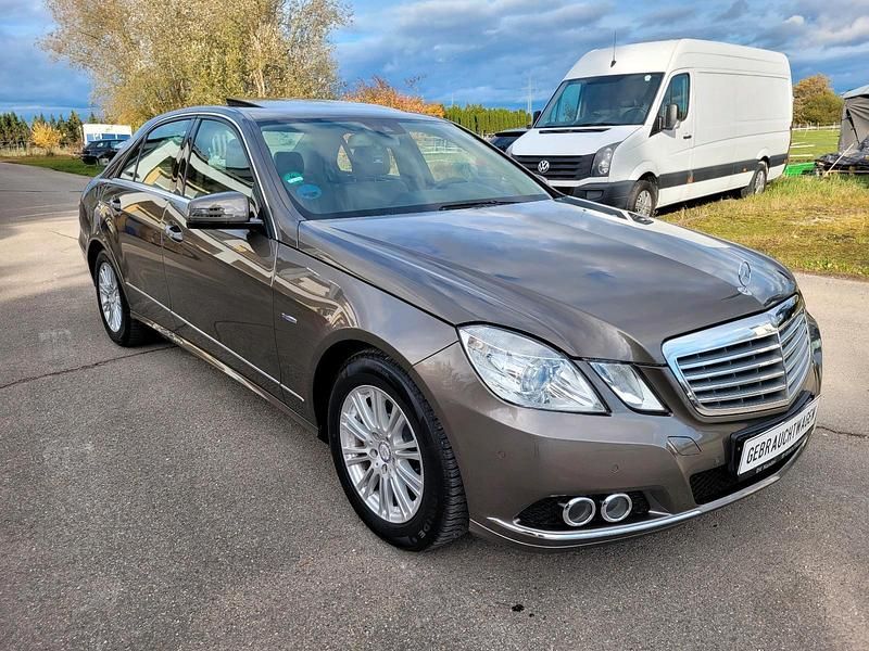 Braun Gebraucht 2010 Mercedes E350 Limousine | 11.650 € (Fairer Preis) - Bild 1/4