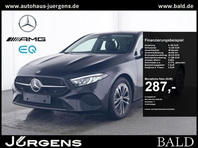Metalliclack kosmosschwarz Gebraucht 2024 Mercedes A200 Progressive Limousine | 30.880 € (Fairer Preis) - Bild 1/4