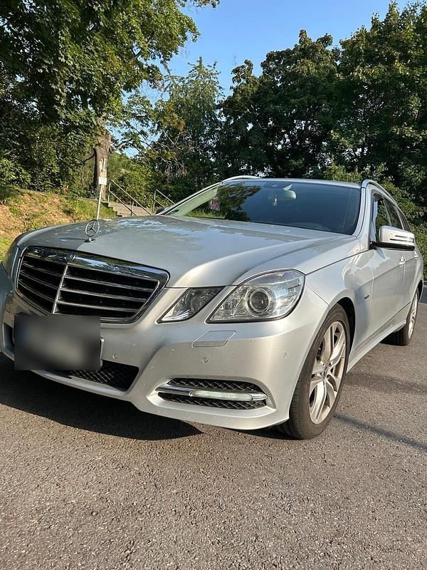 Gebraucht Mercedes E250 204 PS (150 kW) 2011 Silber Kombi