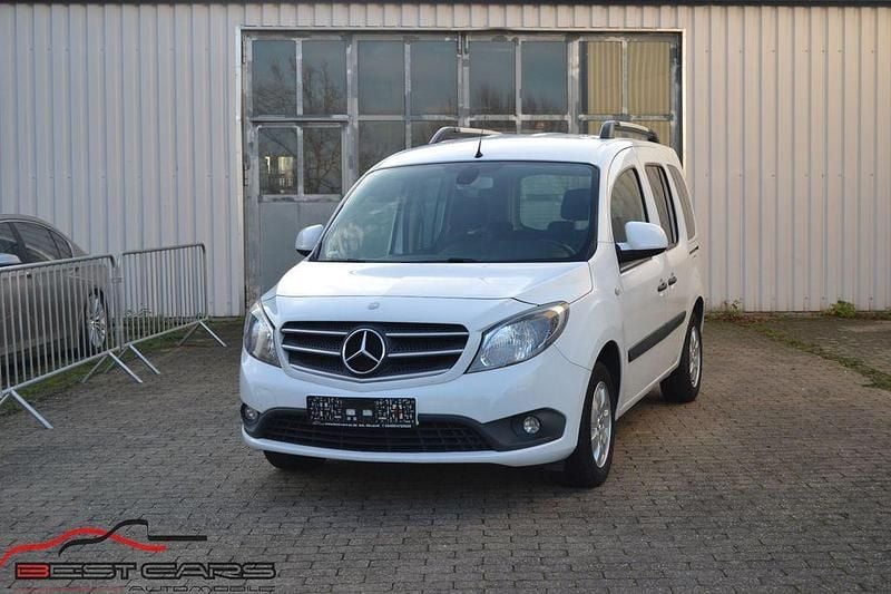 Weiß Gebraucht 2017 Mercedes Citan 112 Kombi | 13.800 € (Fairer Preis) - Bild 1/4