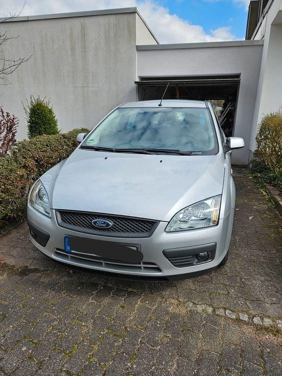 Grau Gebraucht 2006 Ford Focus Limousine | 1.200 € (Superpreis) - Bild 1/1