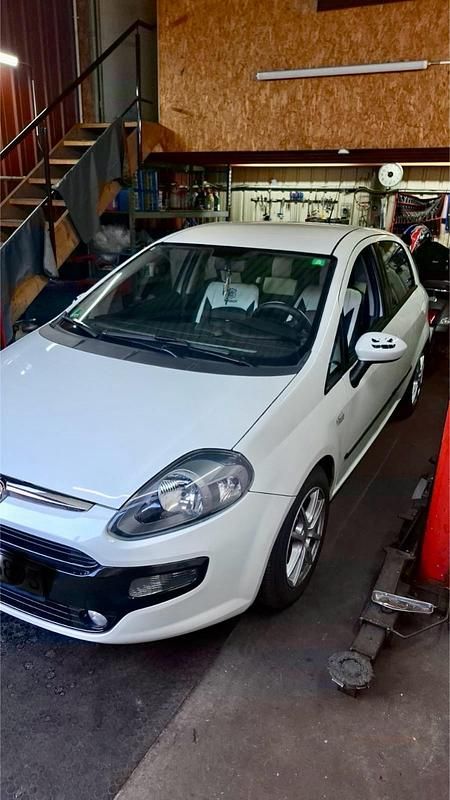 Gebraucht Fiat Punto Evo 69 PS (50 kW) 2011 Weiß Kleinwagen