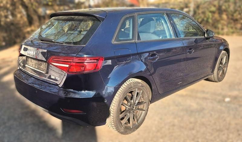 Gebraucht Audi A3 150 PS (110 kW) 2019 Blau Limousine