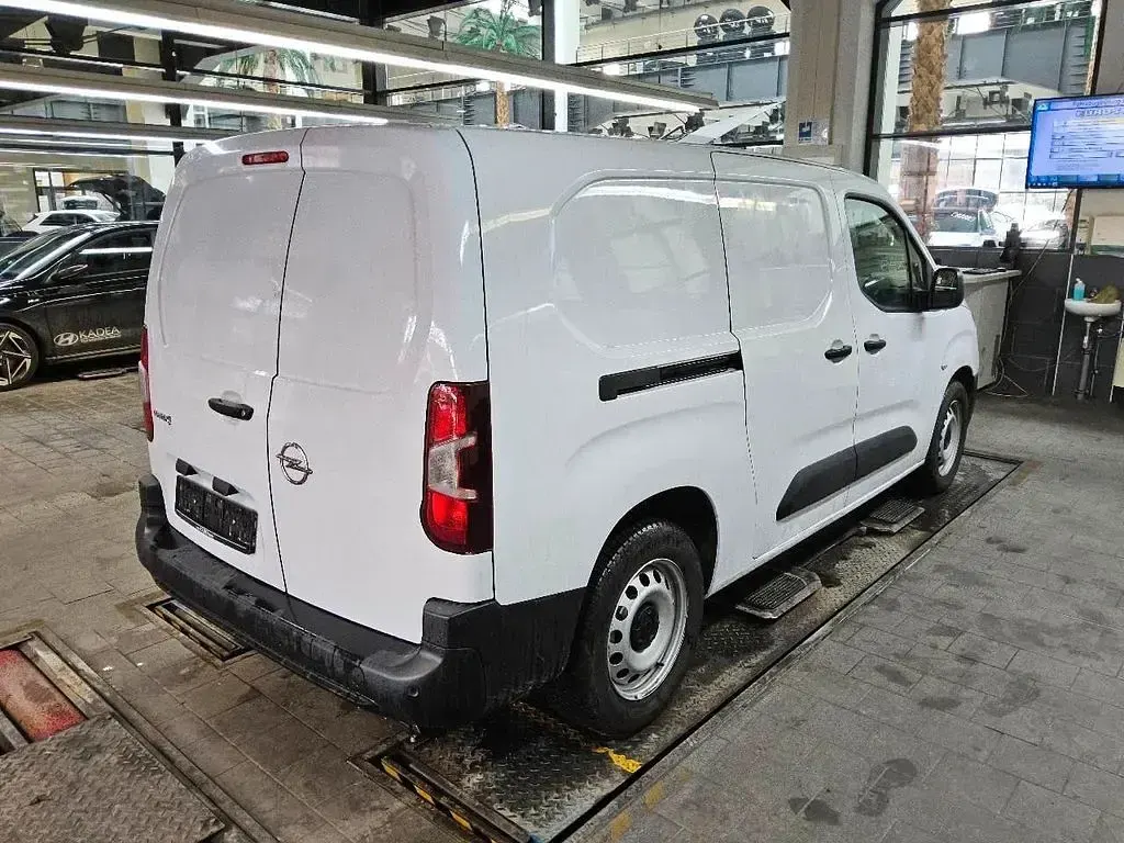 Używany Opel Combo-e Life 100 kW (136 KM) 2022 Biały Minivan