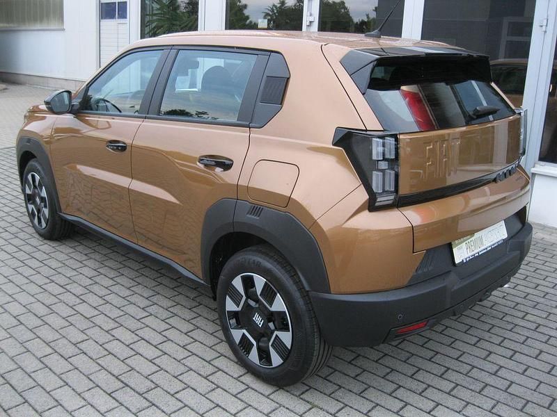 Neu Fiat Grande Panda Icon 101 PS (74 kW) 2025 Braun Kleinwagen