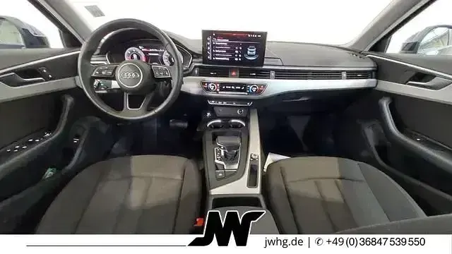 Gebraucht Audi A4 Ambiente 204 PS (150 kW) 2021 Navarrablau metallic (metallic) Kombi