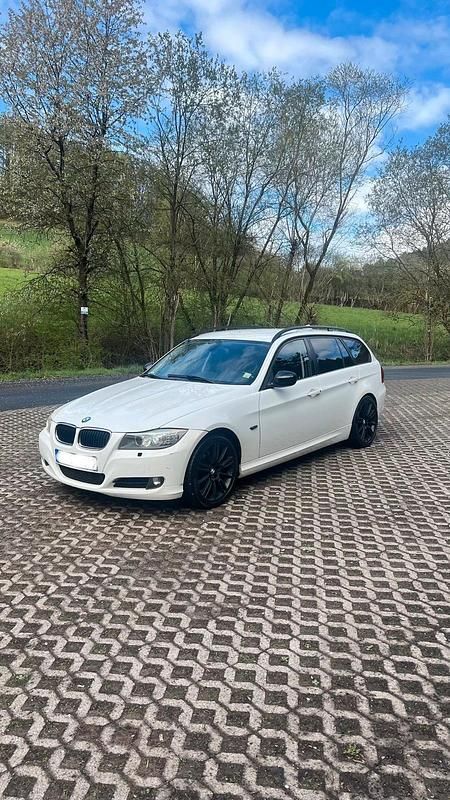 Gebraucht BMW 320 170 PS (125 kW) 2009 Weiß Kombi