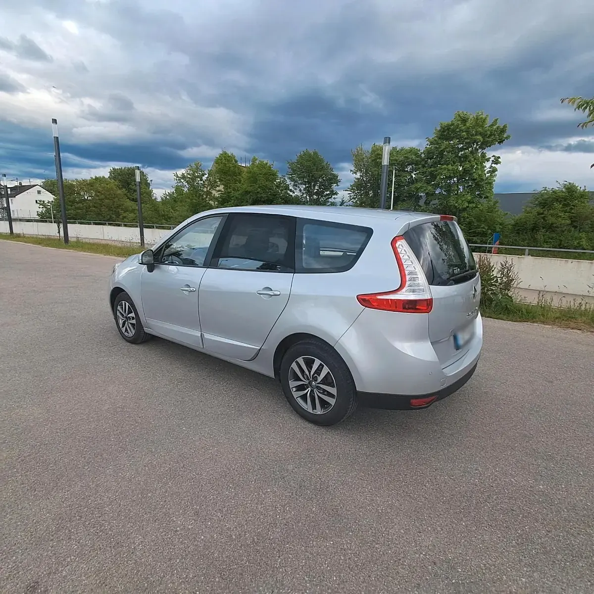 Gebraucht Renault Grand Scénic III 110 PS (80 kW) 2014 Grau Van / Kleinbus