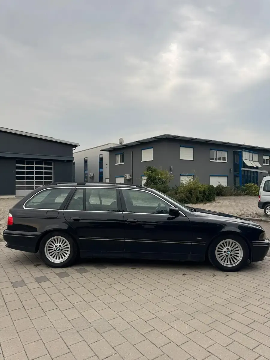 Gebraucht BMW 530 193 PS (141 kW) 2002 Schwarz Kombi