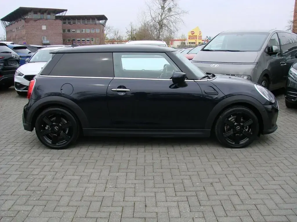 Gebraucht Mini Cooper Classic 136 PS (100 kW) 2022 Schwarz Kleinwagen