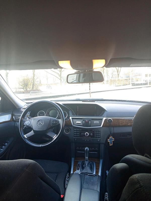 Gebraucht Mercedes E220 170 PS (125 kW) 2010 Schwarz Kombi
