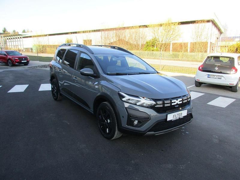 Neu Dacia Jogger Expression 110 PS (80 kW) 2025 Grau Van / Kleinbus