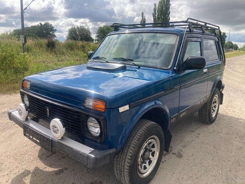 Blau Gebraucht 2011 Lada niva SUV | 3.799 € - Bild 1/4