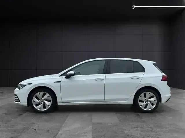 Gebraucht VW Golf VIII Style 150 PS (110 kW) 2021 Pure white Limousine