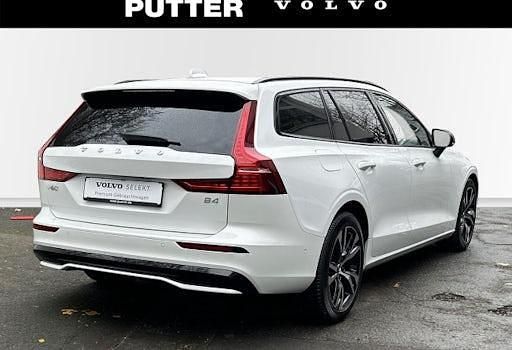Gebraucht Volvo V60 Plus 197 PS (144 kW) 2025 Weiß Kombi