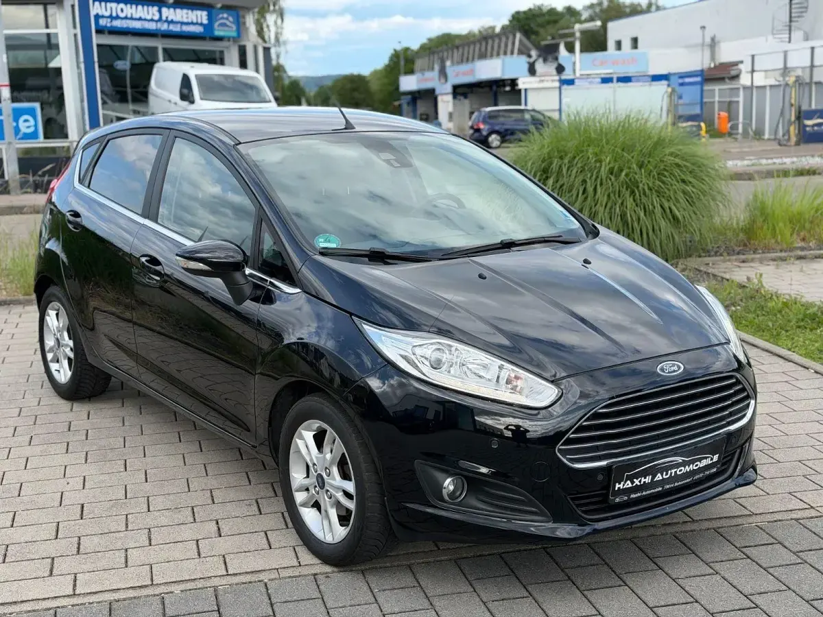Gebraucht Ford Fiesta Titanium 125 PS (91 kW) 2017 Schwarz Kleinwagen