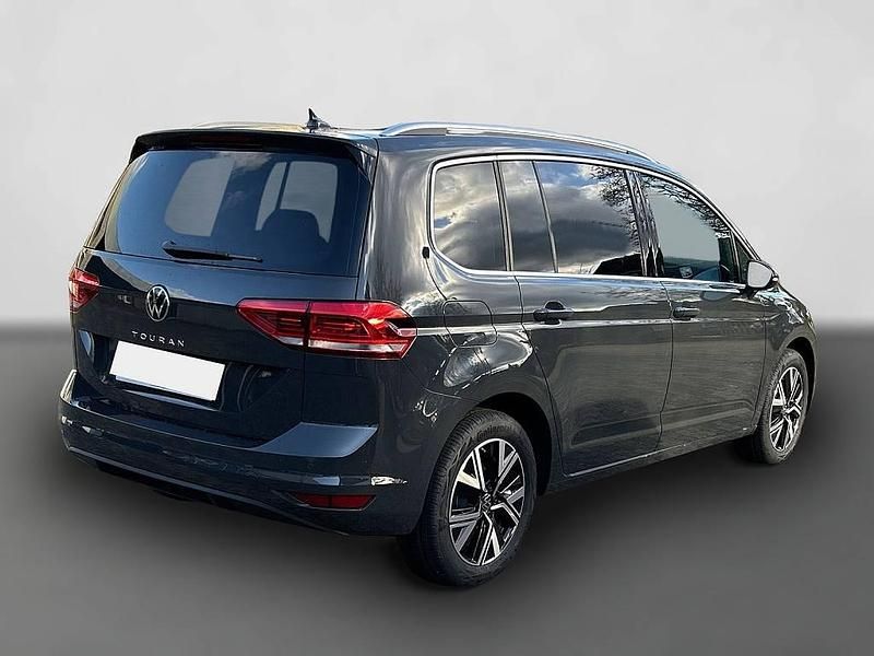 Gebraucht VW Touran Highline 150 PS (110 kW) 2024 Grau Van / Kleinbus
