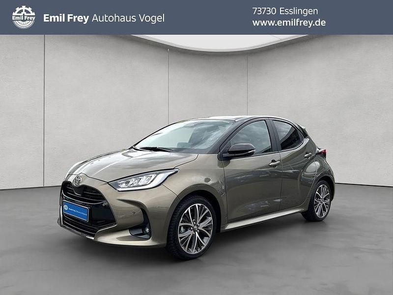 Braun Gebraucht 2024 Toyota Yaris Hybrid Style Limousine | 21.940 € (Superpreis) - Bild 1/4