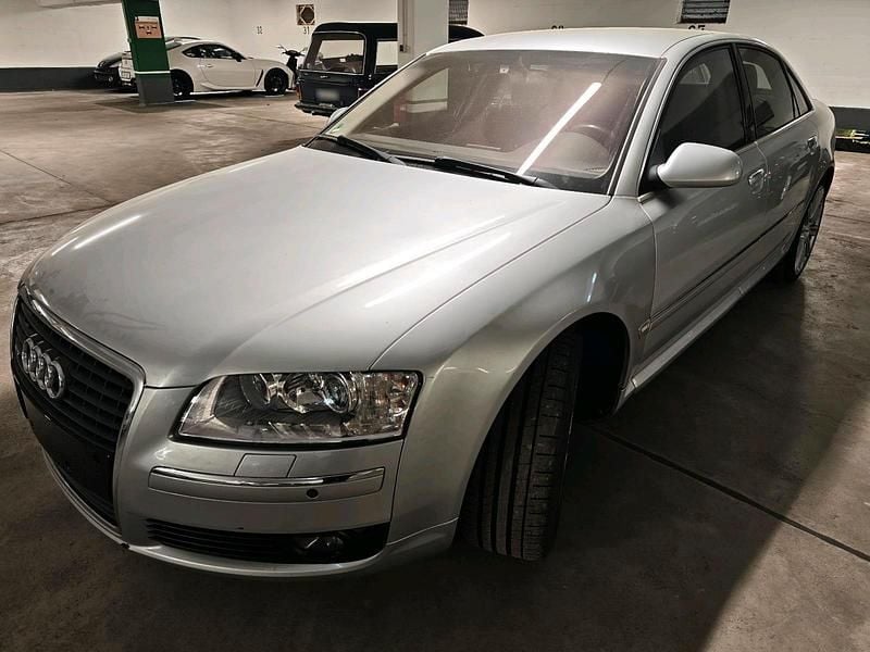 Second-hand Audi A8 450 CP (330 kW) 2005 Argintiu Berlinǎ