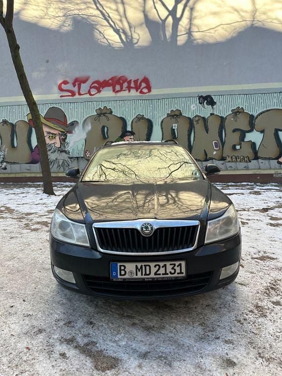 Schwarz Gebraucht 2009 Skoda Octavia Ambiente Kombi | 6.500 € (Teuer) - Bild 1/4