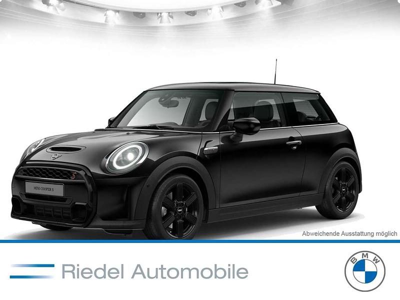 Gebraucht Mini Cooper S Classic 178 PS (130 kW) 2021 Midnight black metallic Kleinwagen
