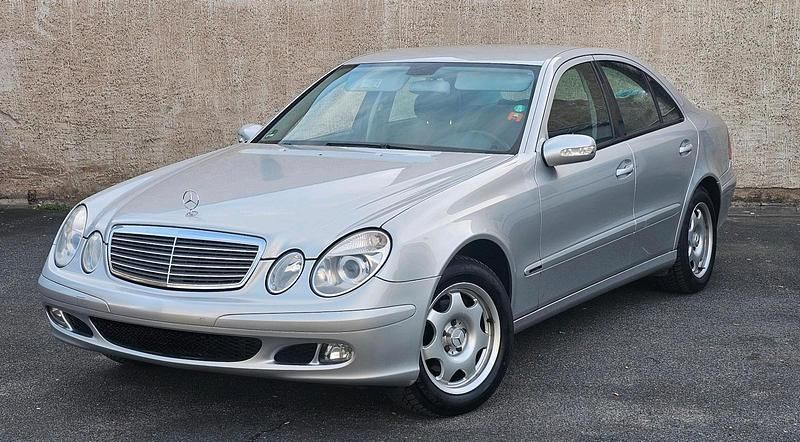Gebraucht Mercedes E220 Classic 150 PS (110 kW) 2005 Silber Limousine