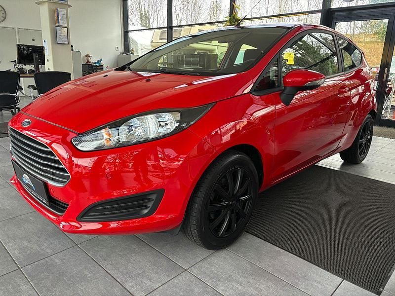 Gebraucht Ford Fiesta 101 PS (74 kW) 2013 Rot Kleinwagen