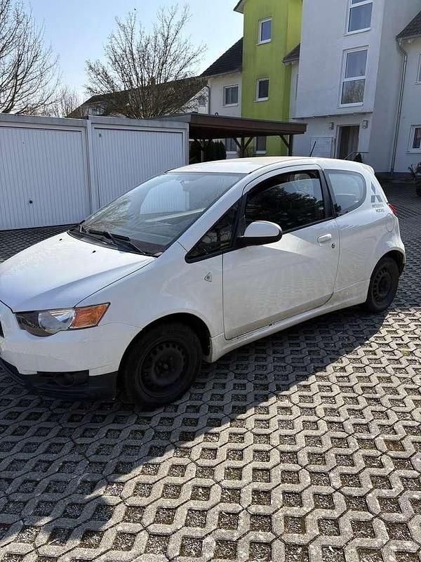 Gebraucht Mitsubishi Colt Inform 75 PS (55 kW) 2012 Weiß Kleinwagen