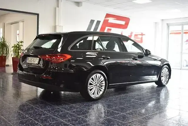 Second-hand Mercedes C220 200 CP (147 kW) 2023 Negru Berlinǎ